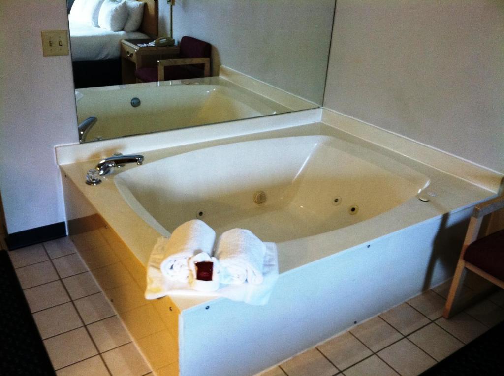 Deluxe King Room Spa Bath Non-Smoking,69200327:JPEG